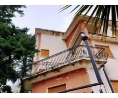 Villa Singola su tre livelli con giardino e terrazzi anche divisibile o B&B