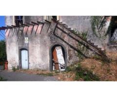 Rustico a Monacella da restaurare con terreno annesso