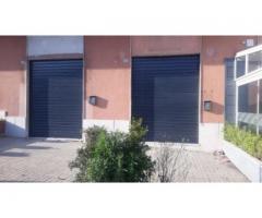 Bottega due luci con spazio antistante