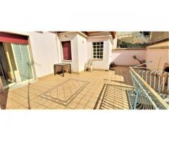 Bella singola centrale con bei terrazzi a livello