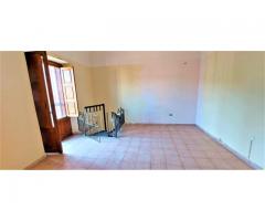 Fabbricato singolo su due livelli da restaurare