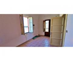 Fabbricato singolo su due livelli da restaurare