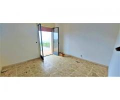 Bel cinque vani a San Giovanni Montebello con garage biauto in piccolo condominio