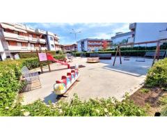 Fondachello di Mascali trivani al mare a piano terra in residence con piscina e parco giochi