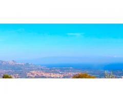 Bel casolare a piano terra con giardino e gran vista sul mare e Taormina