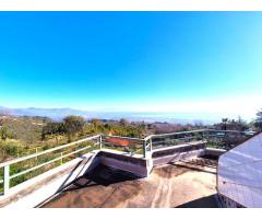 Fabbricato con vista iperbolica sul mare e con giardino di 5000 mq