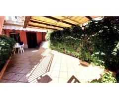 Bel piano terra a fondachello di Mascali con ampia corte e giardinetto