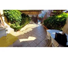 Bel piano terra a fondachello di Mascali con ampia corte e giardinetto