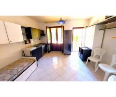 Bel piano terra a fondachello di Mascali con ampia corte e giardinetto