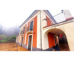 Bel rustico siciliano con molto terreno e gran panorama