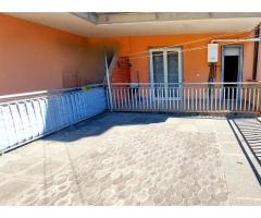 Bel quadrivani a piano terra pari al nuovo con terrazzino a livello e doppio garage