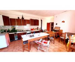 Doppia unità immobiliare con giardino circostante di 5000 mq