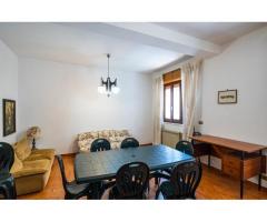 Appartamento con bel portico in piccolo stabile