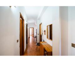 Appartamento con bel portico in piccolo stabile