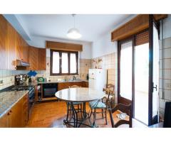 Appartamento con bel portico in piccolo stabile