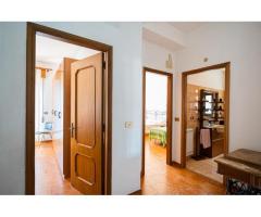 Appartamento con bel portico in piccolo stabile