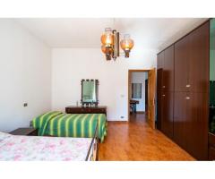 Appartamento con bel portico in piccolo stabile