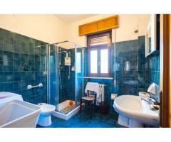 Appartamento con bel portico in piccolo stabile