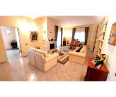 Villa singola con giardino di 850 mq con vista mozzafiato