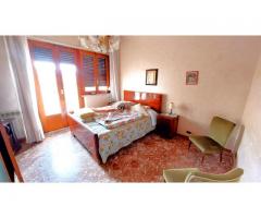 Terratetto pluriuso con grande bottega a piano terra di 300 mq