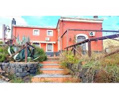 Ristorante pizzeria ai piedi dell'Etna in casale in stile siciliano