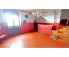 Ristorante pizzeria ai piedi dell'Etna in casale in stile siciliano