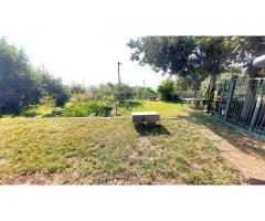 Deposito con bel frutteto